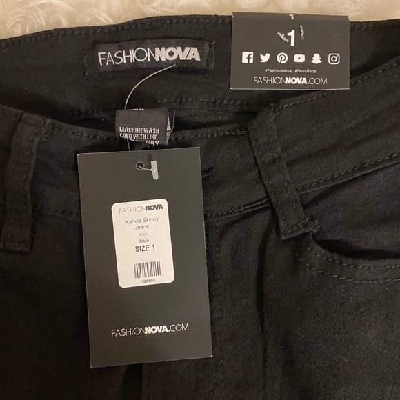 FASHION NOVA high waisted black jeans SIZE ONE - Picture 5 of 5